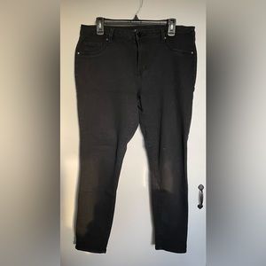 D. Jeans High Rise Black Jeans